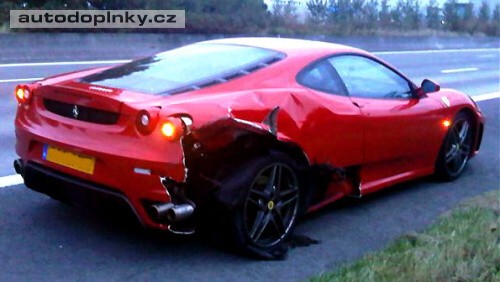 F430 - praskl� pneu ve 190km/h