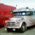 Z�vodn� autobus Dodge p�ij�d�