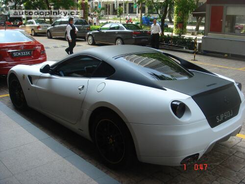 Ferrari 599 GTB  v b�lo-�ern�