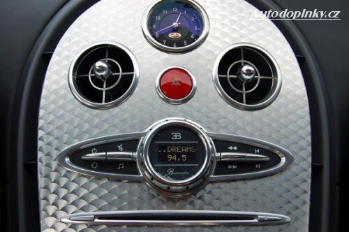 Bugatti Veyron v �erven�