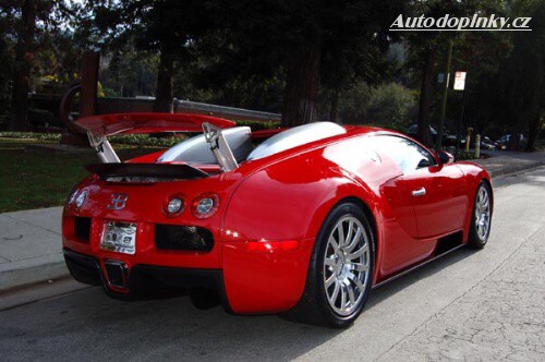 Bugatti Veyron v �erven�