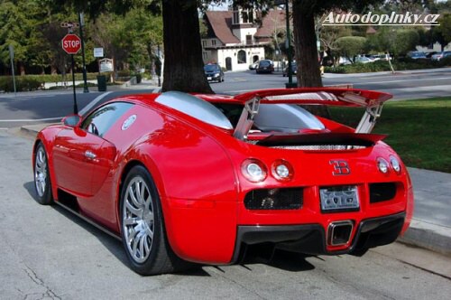 Bugatti Veyron v �erven�