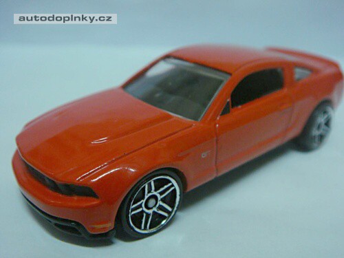 Nov� Mustang v rozm�ru 1:64