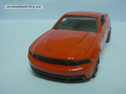 Nov� Mustang v rozm�ru 1:64
