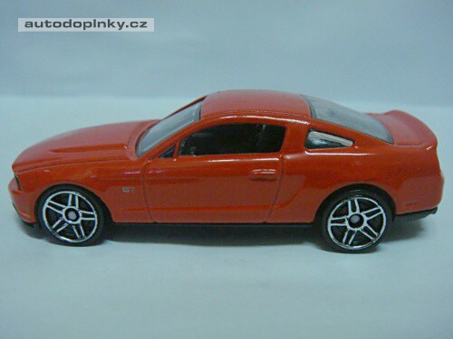 Nov� Mustang v rozm�ru 1:64