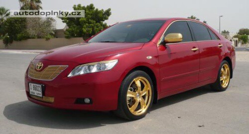 Camry s v�bavou ze zlata