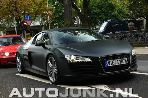 Audi R8 v matn�m laku