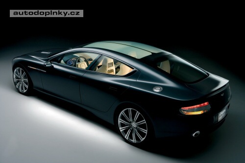 Aston Rapid proti Porsche Panamera