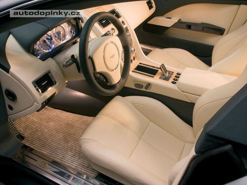Aston Rapid proti Porsche Panamera
