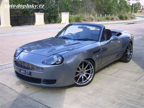MX5 m��e b�t Aston Martinem