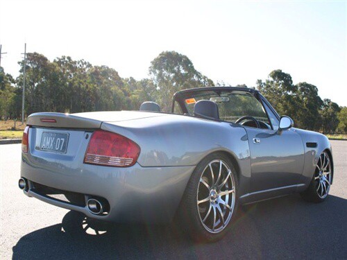 MX5 m��e b�t Aston Martinem
