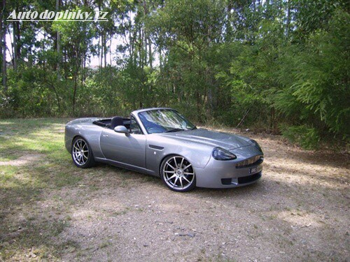 MX5 m��e b�t Aston Martinem
