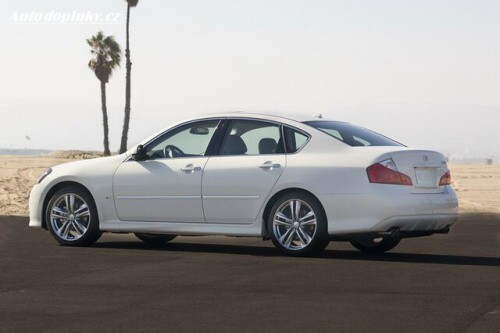 Infiniti M45 v nov�m