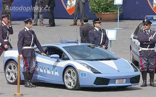 Policie v supersportech