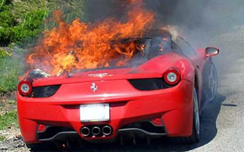 Ostuda � Ferrari odvol�v� 1148 voz�