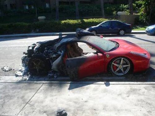 Ostuda � Ferrari odvol�v� 1148 voz�