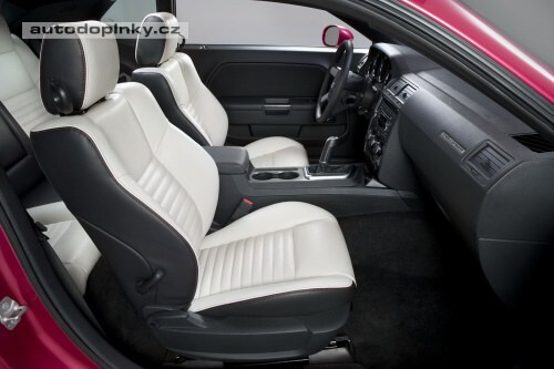 Dodge Challenger Fuchsia