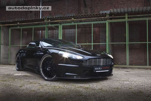 550 kon� pro Aston Martin DBS
