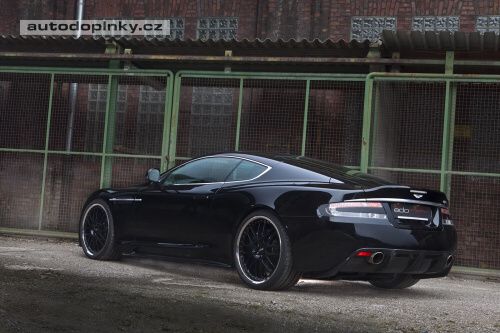 550 kon� pro Aston Martin DBS