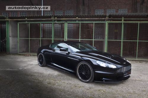550 kon� pro Aston Martin DBS