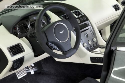 550 kon� pro Aston Martin DBS