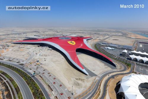 Ferrari World u� v ��jnu
