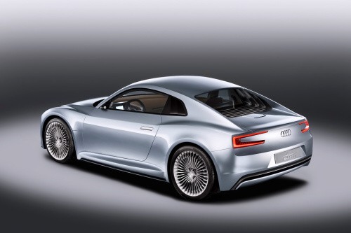 Audi e-tron - mal� R8