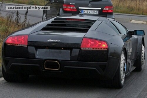 Lambo p�edstav� 700PS 12v�lec