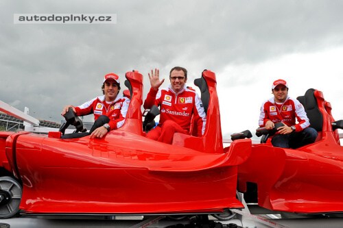Ferrari World otev�r� za 100 dn�