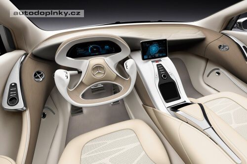 Mercedes p�edstavuje F800