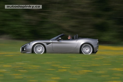 Alfa Romeo 8C Spider � 600 kon�