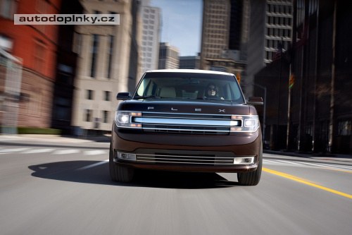 Ford Flex s novou tv���