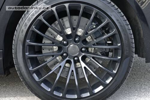 BMW 750Li � 720 kon�