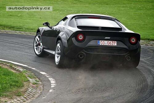 Stratos jde do v�roby