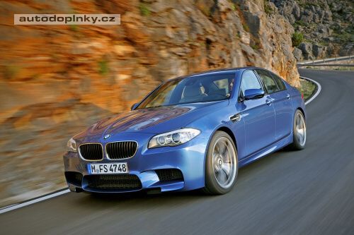BMW p�edstavilo M5