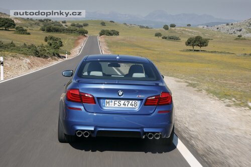 BMW p�edstavilo M5