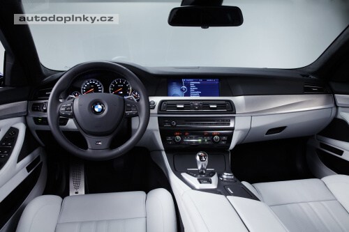 BMW p�edstavilo M5