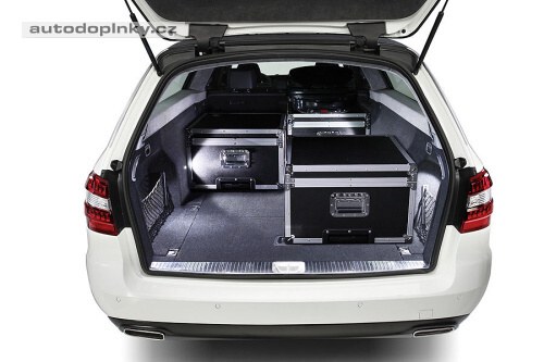 Mercedes E s dlouhou z�d�