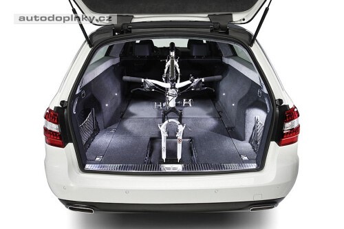 Mercedes E s dlouhou z�d�