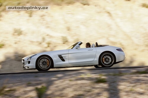 SLS AMG bez st�echy ofici�ln�