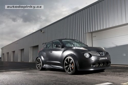 Nissan za�ne vyr�b�t Juke-R