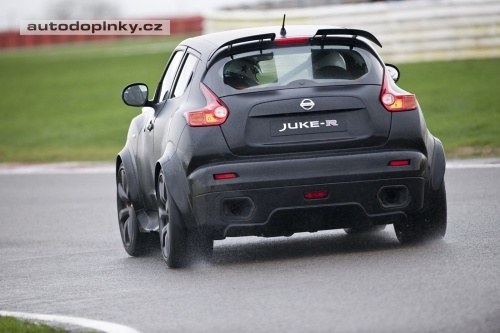 Nissan za�ne vyr�b�t Juke-R