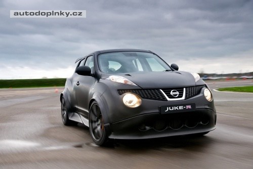 Nissan za�ne vyr�b�t Juke-R