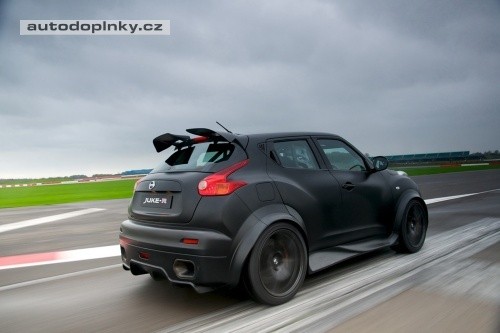 Nissan za�ne vyr�b�t Juke-R