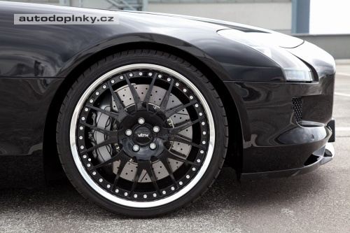 SLS AMG Roadster od V�thu: 700 kon�