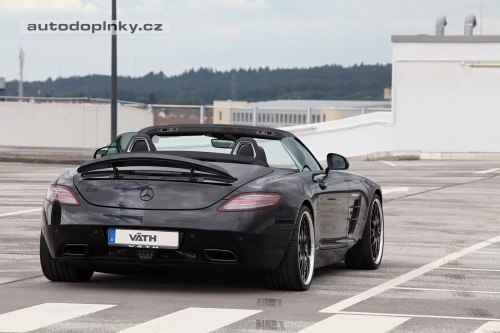 SLS AMG Roadster od V�thu: 700 kon�