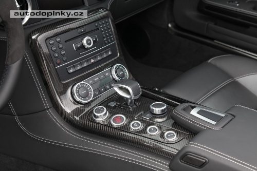 SLS AMG Roadster od V�thu: 700 kon�