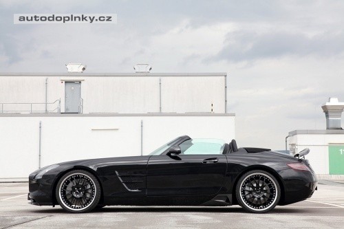 SLS AMG Roadster od V�thu: 700 kon�