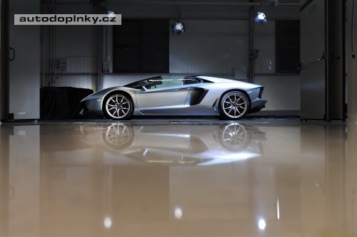 Aventador LP700-4 Roadster odhalen