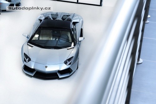 Aventador LP700-4 Roadster odhalen